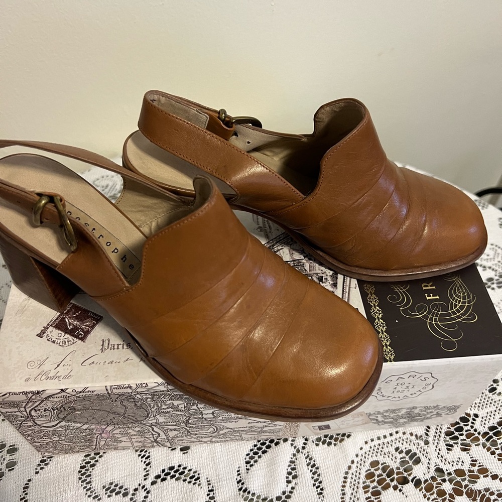 LAST CALL******* Apostrophe Shoes  Size 6.5M GUC